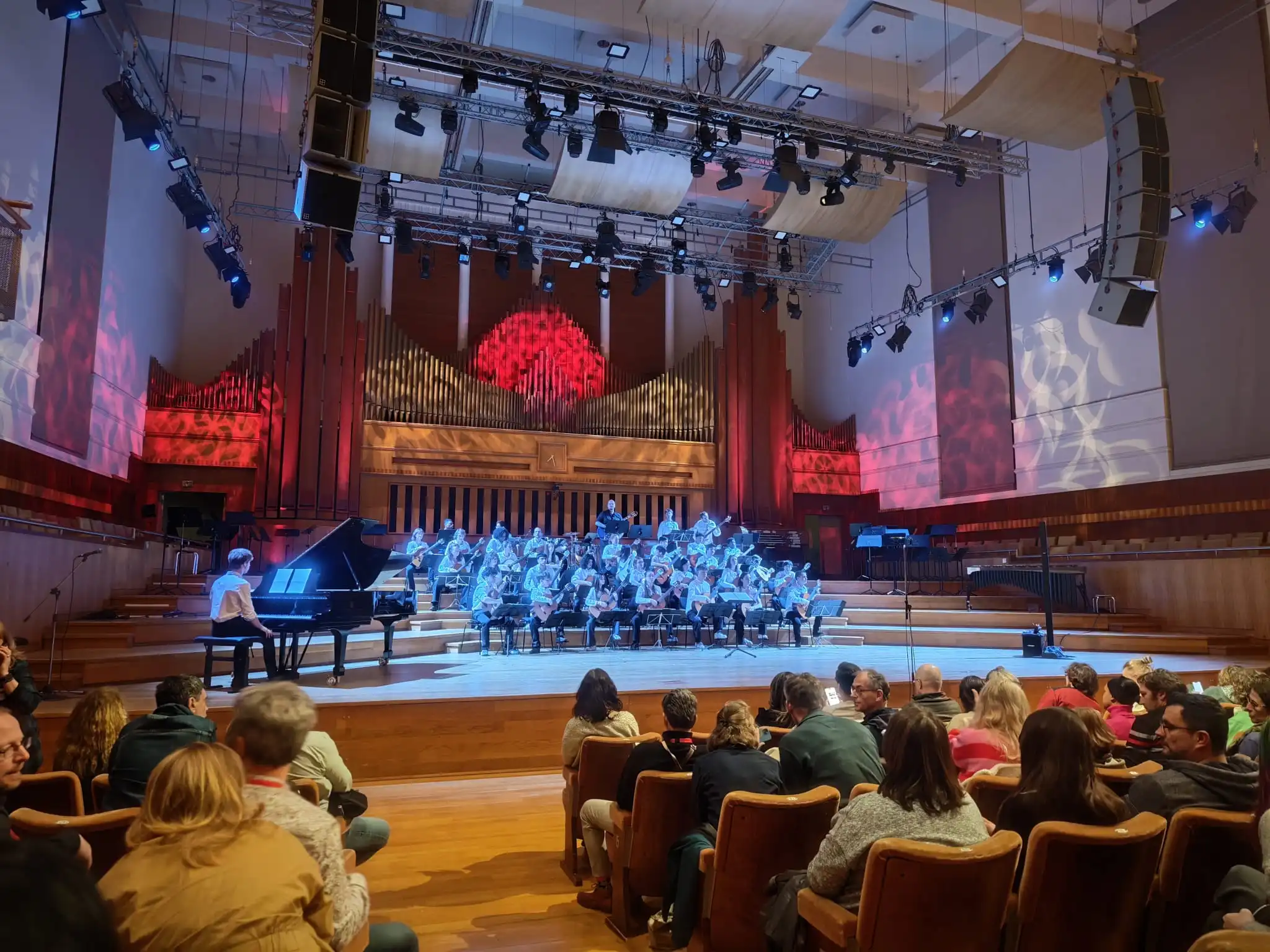 L'ensemble Guitarissimo sur la grande scène du Studio 4 à Flagey